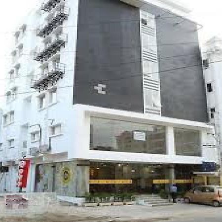 La Riviera Suites Madhapur Hyderabad Exterior foto